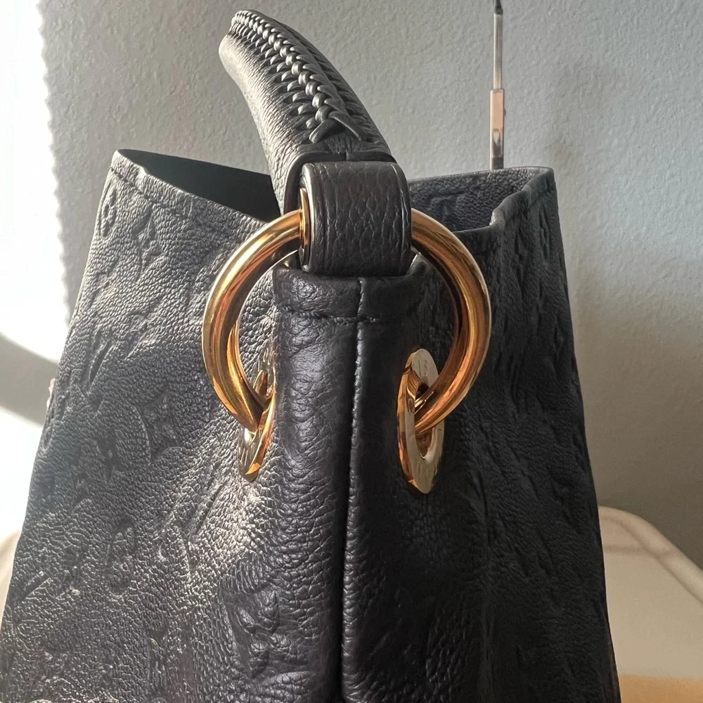 SOLD-Authentic Louis Vuitton Artsy MM Mng Empreinte Infini (Navy) - Picture 7 of 16